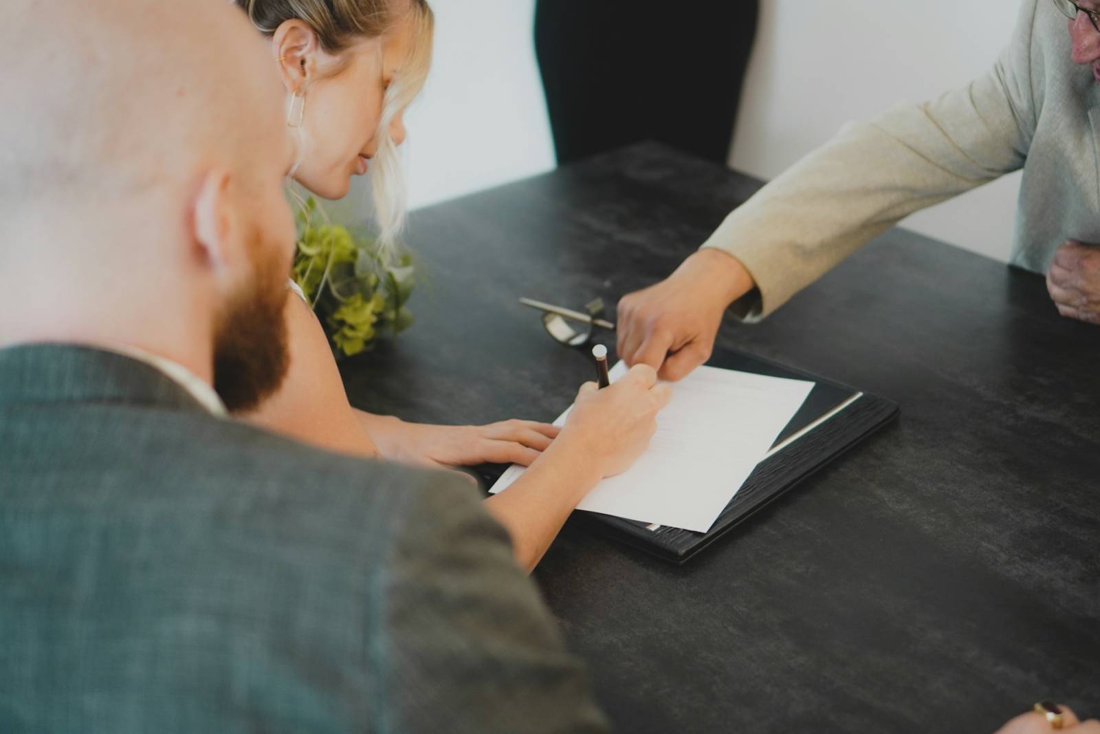 Conseils en cession de baux commerciaux et rédaction personnalisée par avocat spécialisé Marseille dans les Bouches-du-Rhône